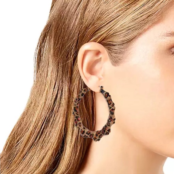 BETSEY JOHNSON Large Gold-Tone Leopard Animal-Print Bamboo Hoop Earrings 2-1/2" - Picture 5 of 6